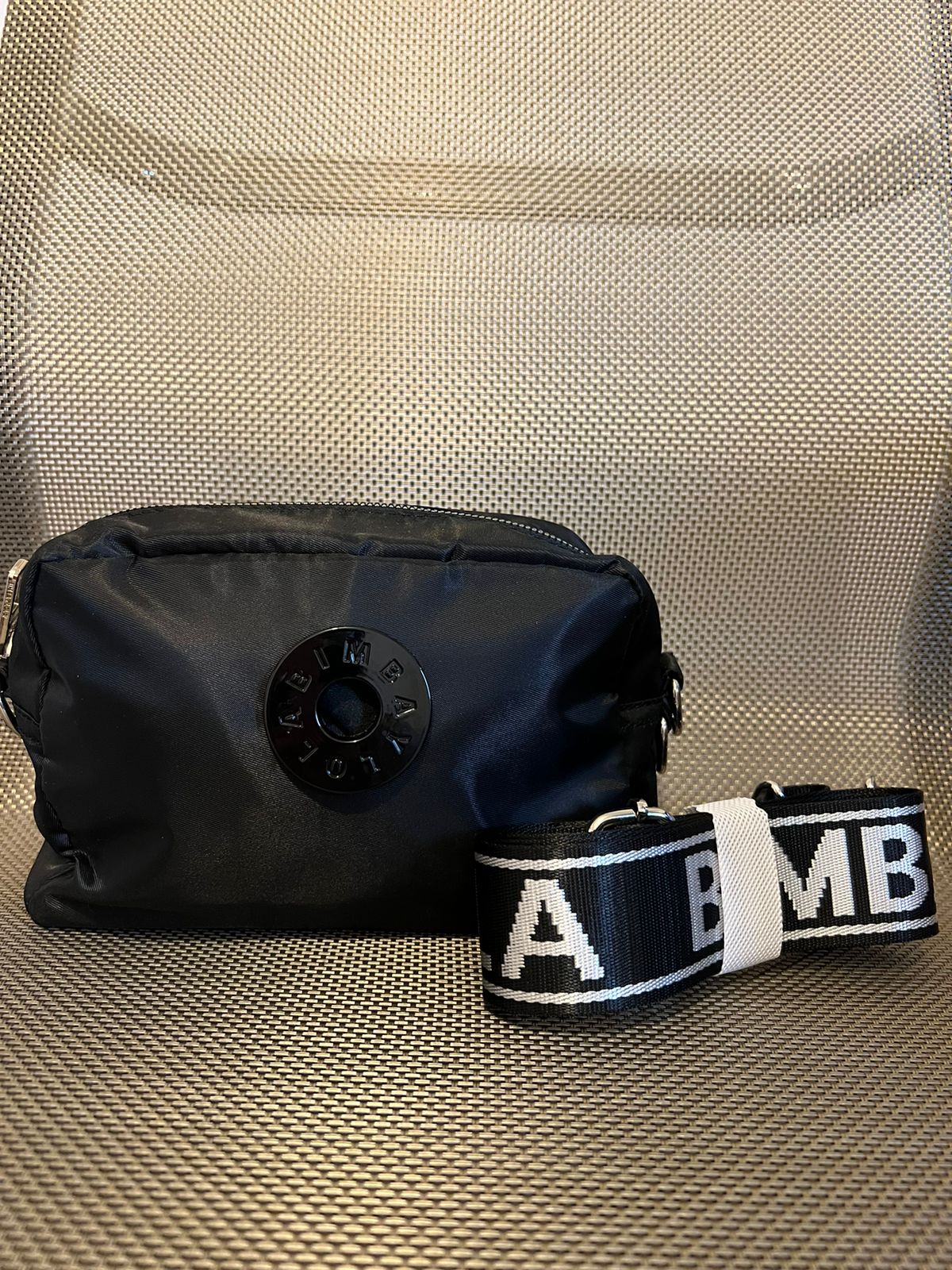 Cartera ByL pequeña Nylon - Strap negro letras blancas