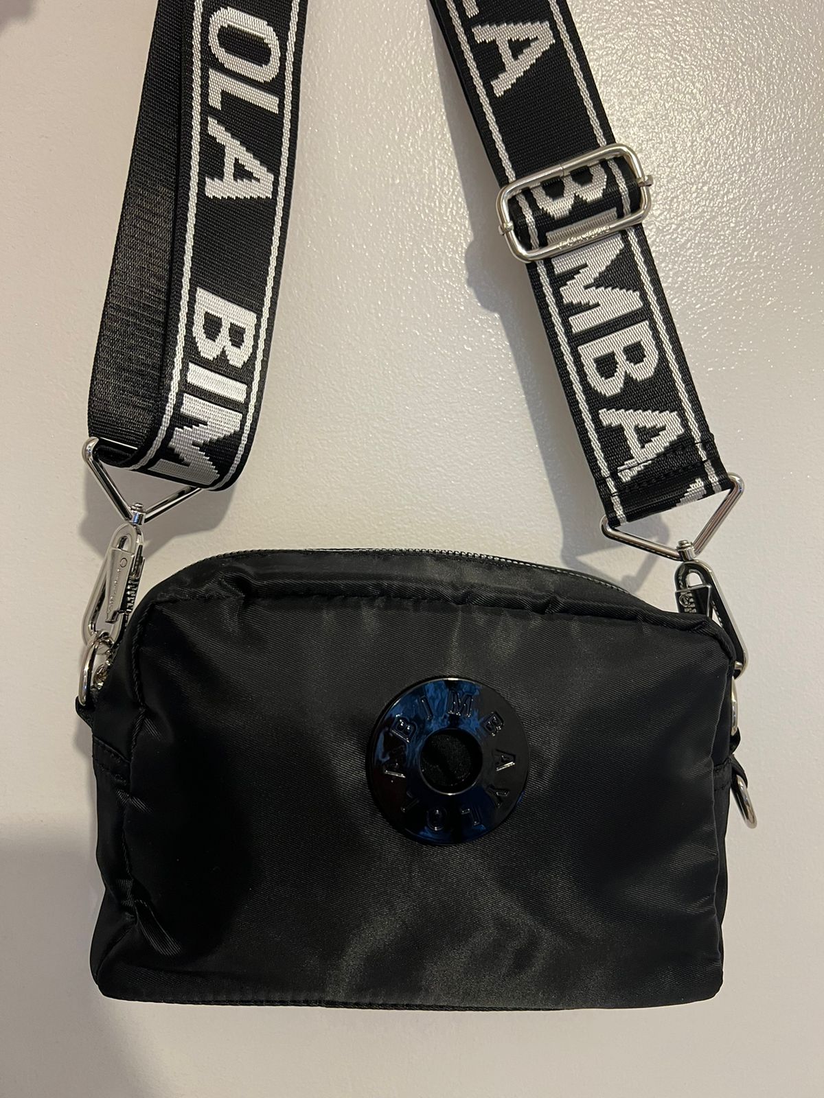 Cartera ByL pequeña Nylon - Strap negro letras blancas